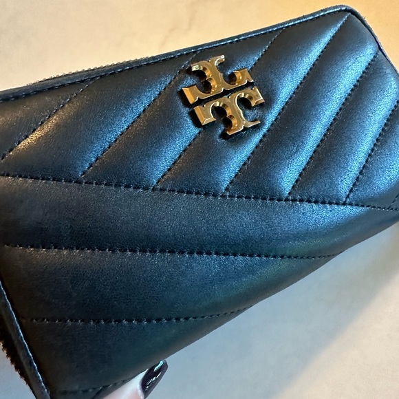 Tory Burch Kira Chevron-Quilt Zip Continental Wallet Black with dust bag - Picture 3 of 9